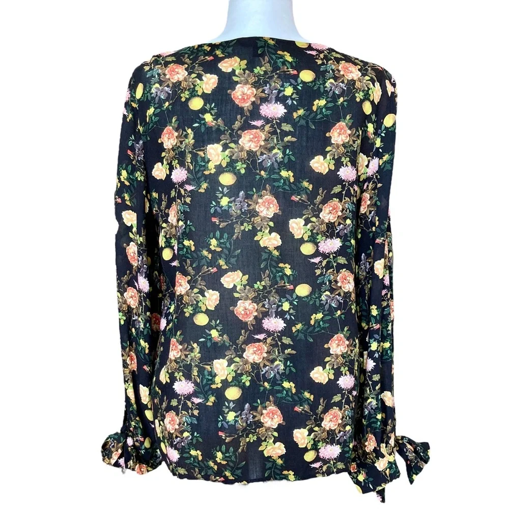 Banana Republic Women’s long sleeve black floral top, Sz M